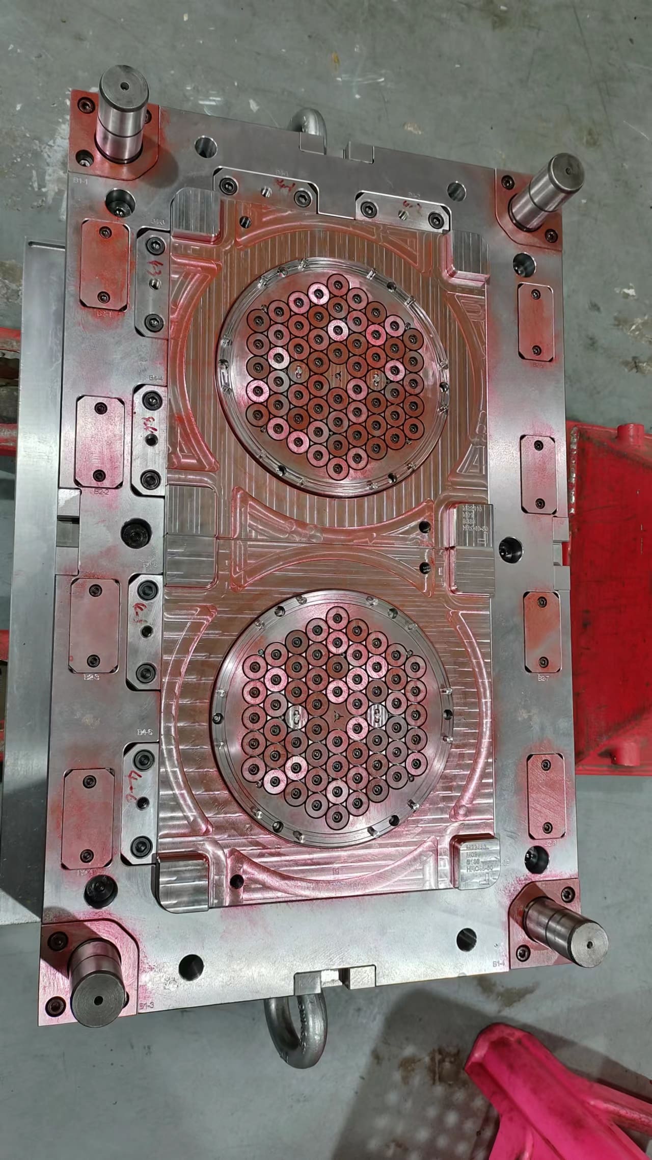 Working conditions of plastic mold